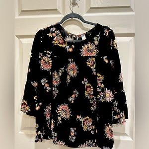 Old navy bell sleeve paisley top Size L